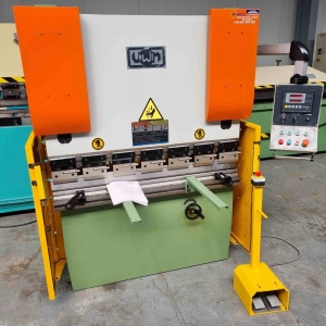 UWM 30 t x1300 mm manualna NOWA