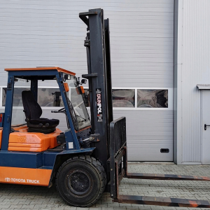 Wózek widłowy terenowy Toyota 5000 kg