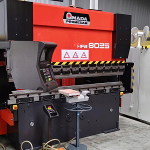 AMADA HFBO 80 t x 2550 8 osi CNC